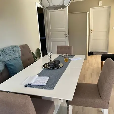 Nydelig Leilighet, Med Fantastisk Beliggenhet *